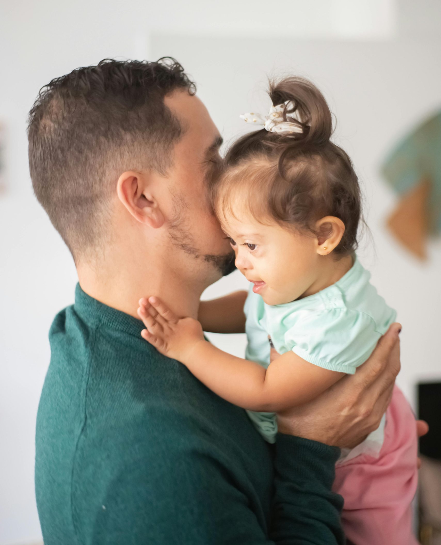 Person holding a kid